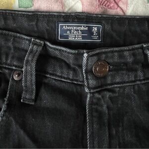 Abercrombie & Fitch • Hi Rise Mom Jeans